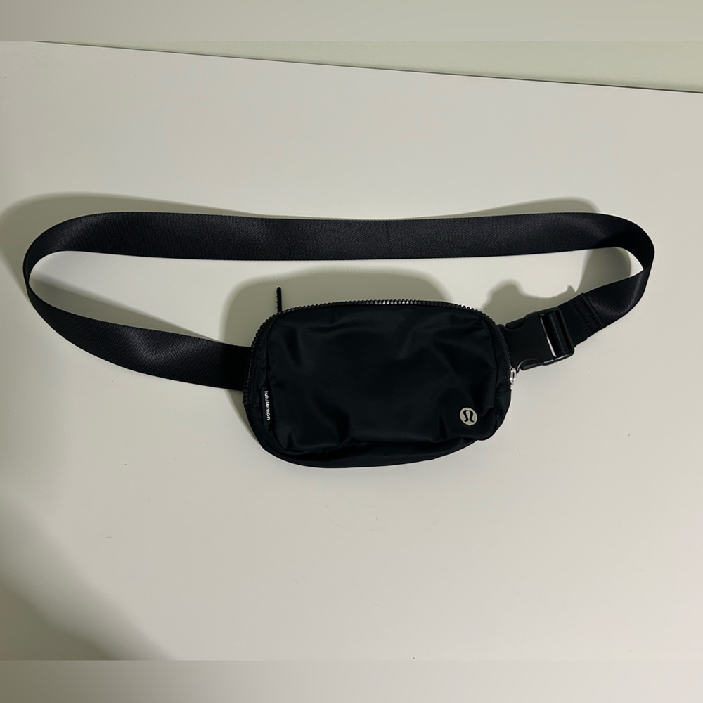 Lululemon Athletica Black Everywhere Belt Bag